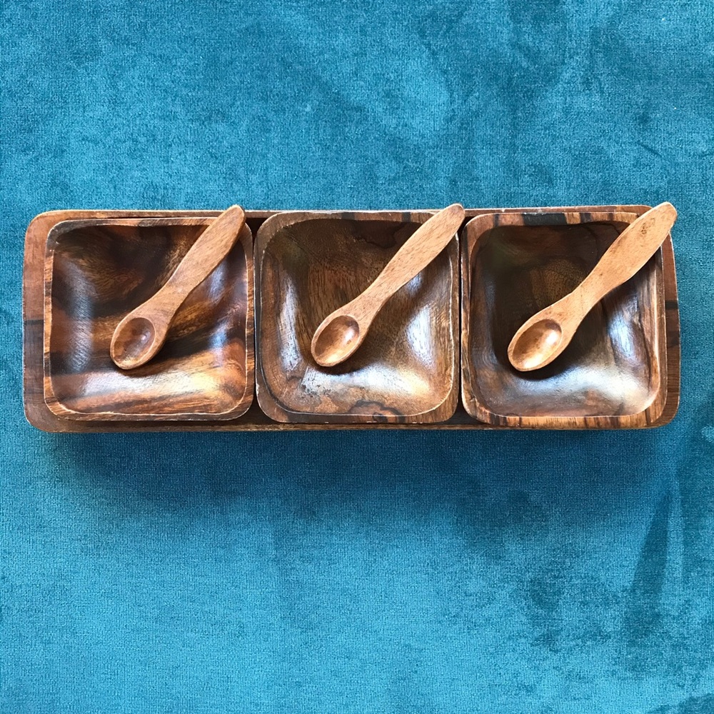 Wooden bowl set from the Philippines.